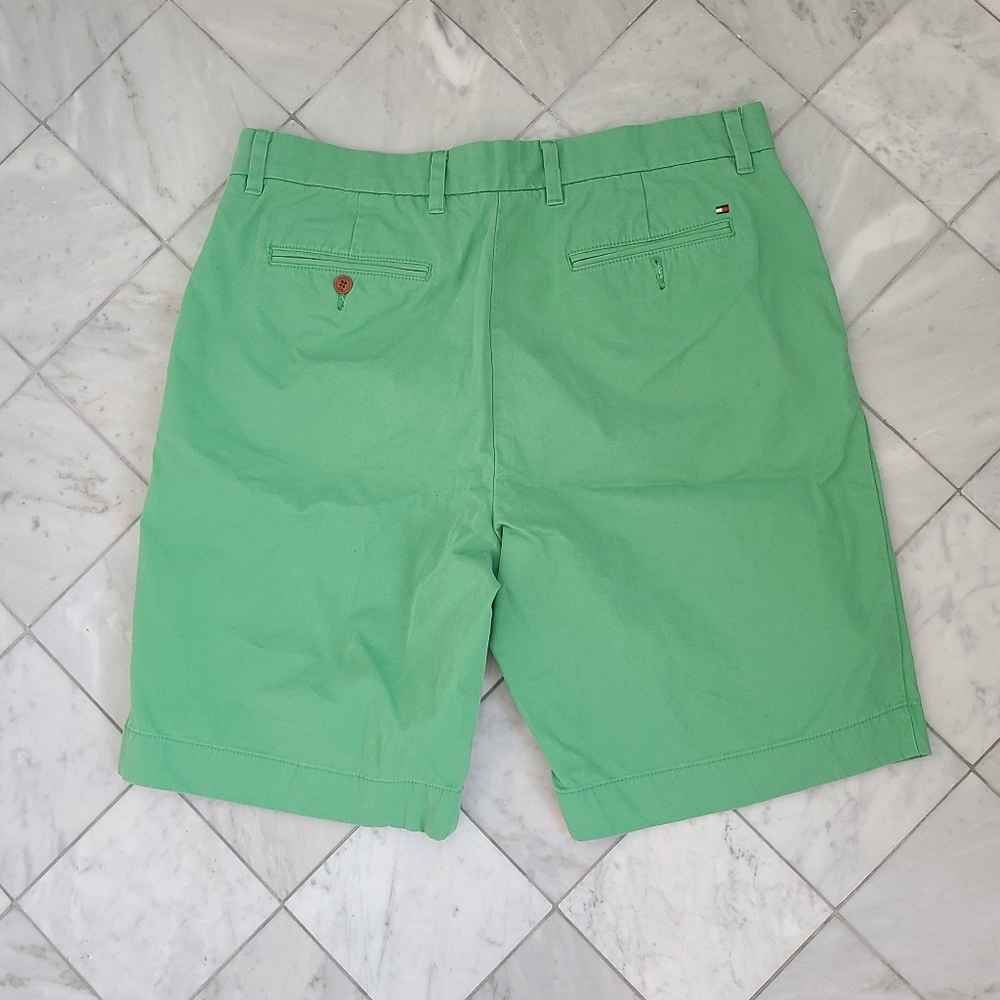 Tommy Hilfiger Classic Fit Chino Shorts Green 34 - Picture 2 of 3
